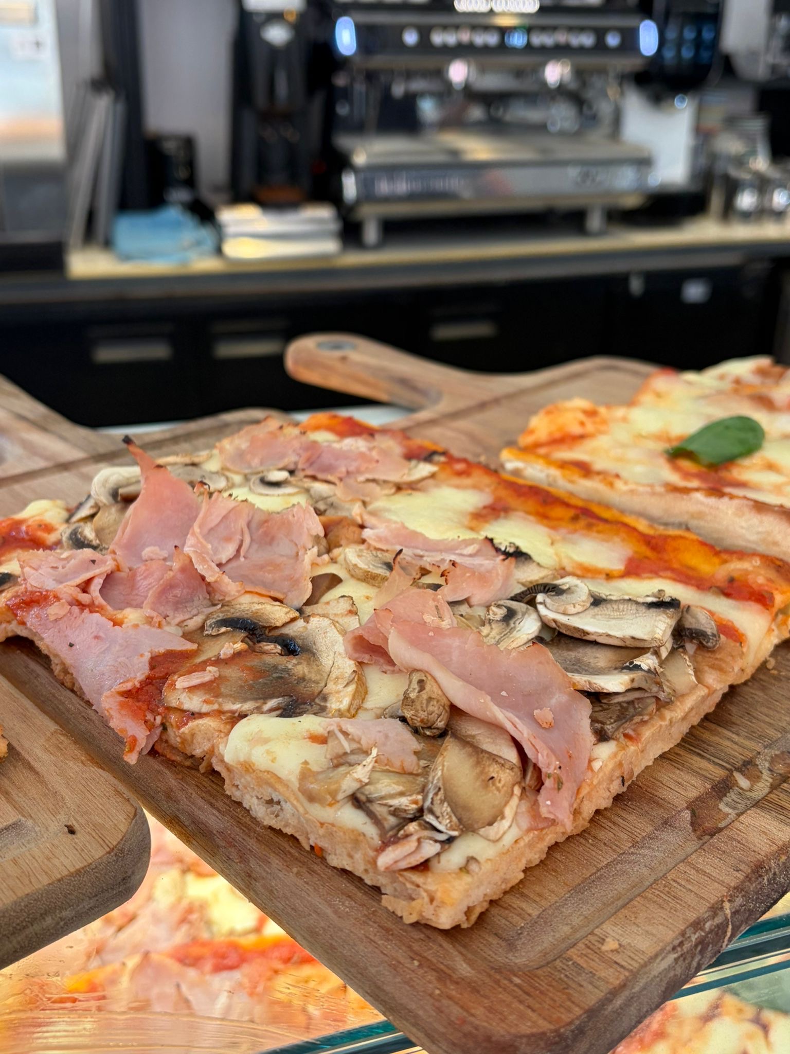 Pizza prosciutto e funghi